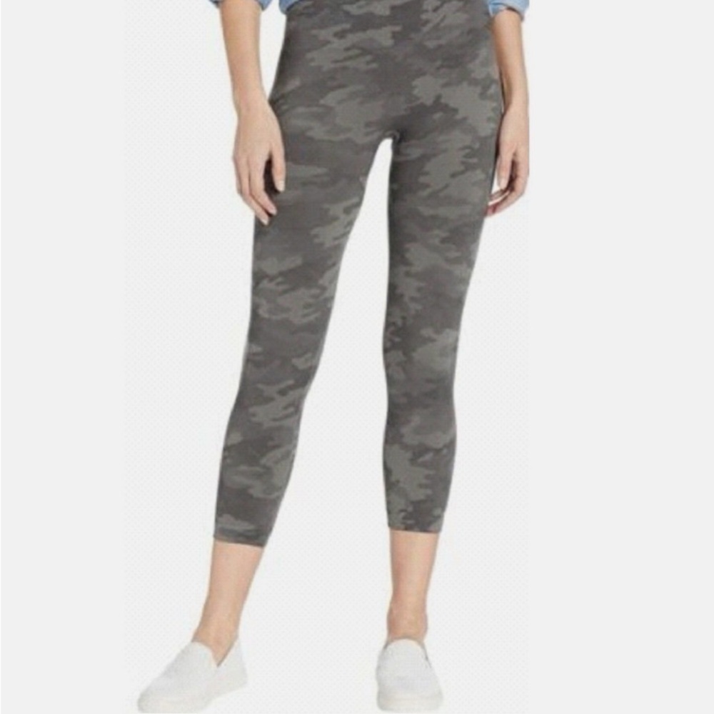 Spanx Look At Me Now Seamless Cropped Leggings Medium NWT - Picture 2 of 4